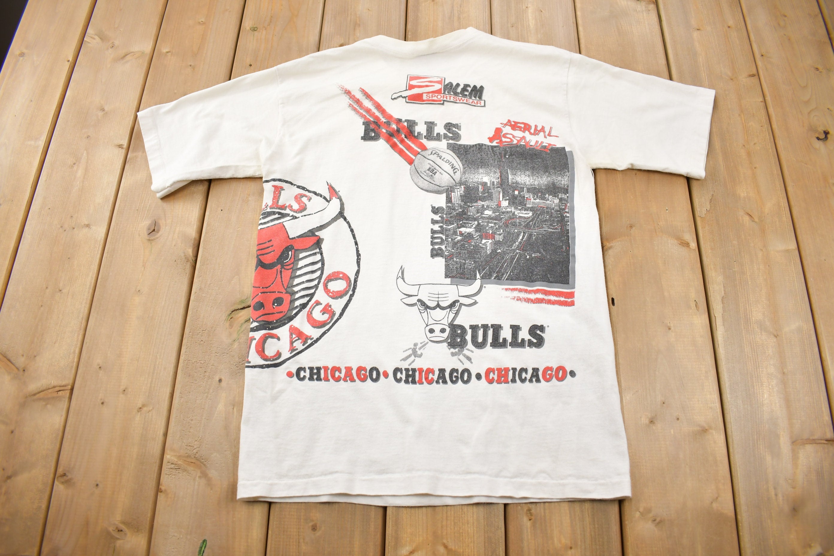 Vintage 1990s Chicago Bulls NBA Aerial Assault Graphic T-Shirt