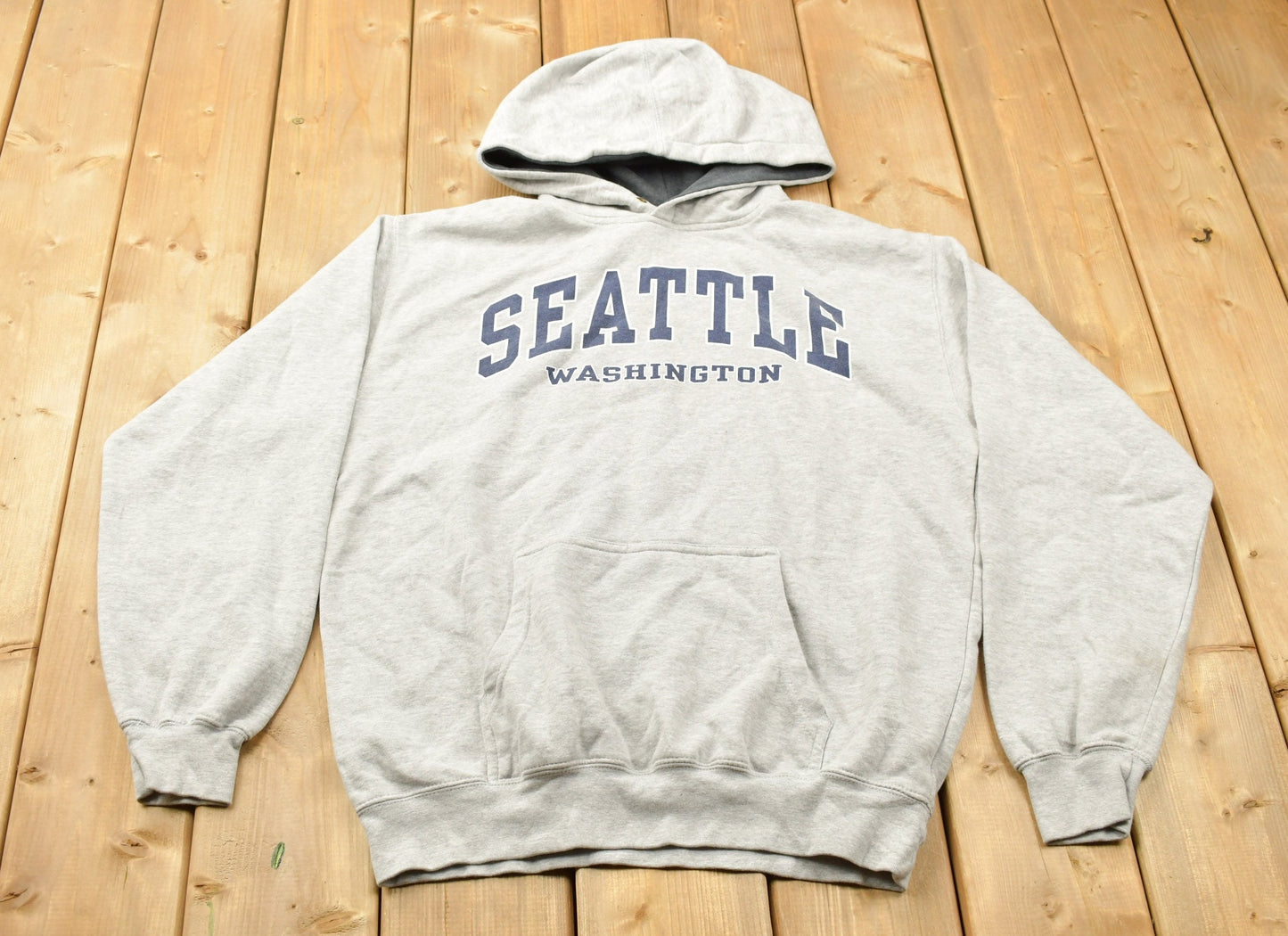 Vintage 1990s Seattle Washington Hooded Sweatshirt / 90s Hoodie / Souvenir Sweater / Streetwear / Travel And Vacation / Seattle Vintage