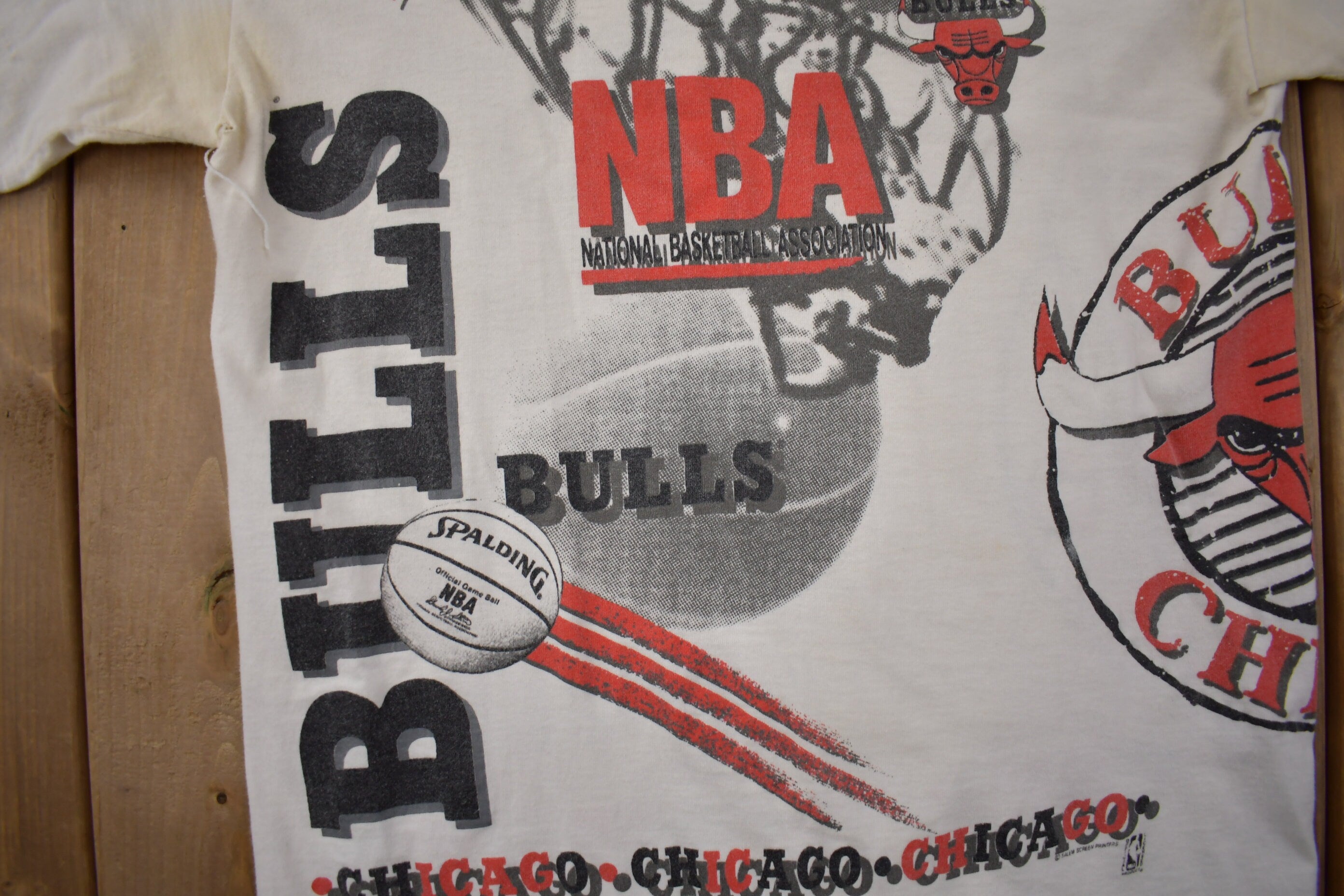 Vintage 1990s Chicago Bulls NBA Aerial Assault Graphic T-Shirt