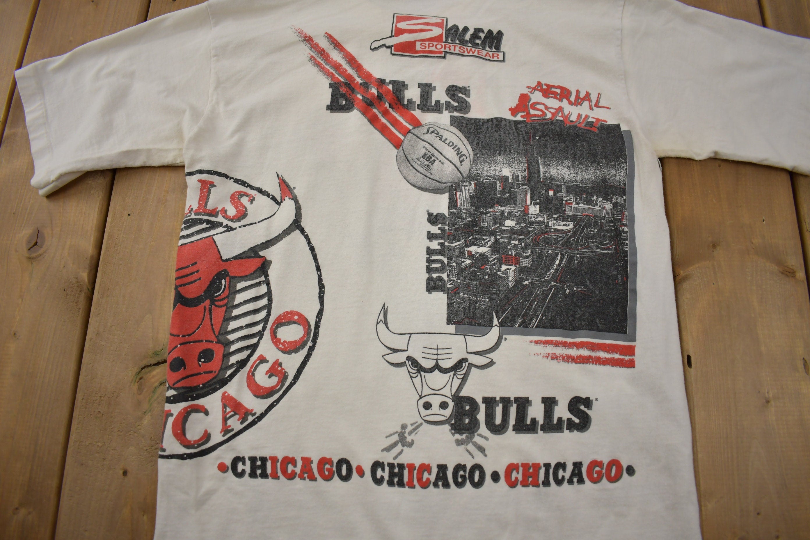 Vintage 1990s Chicago Bulls NBA Aerial Assault Graphic T-Shirt