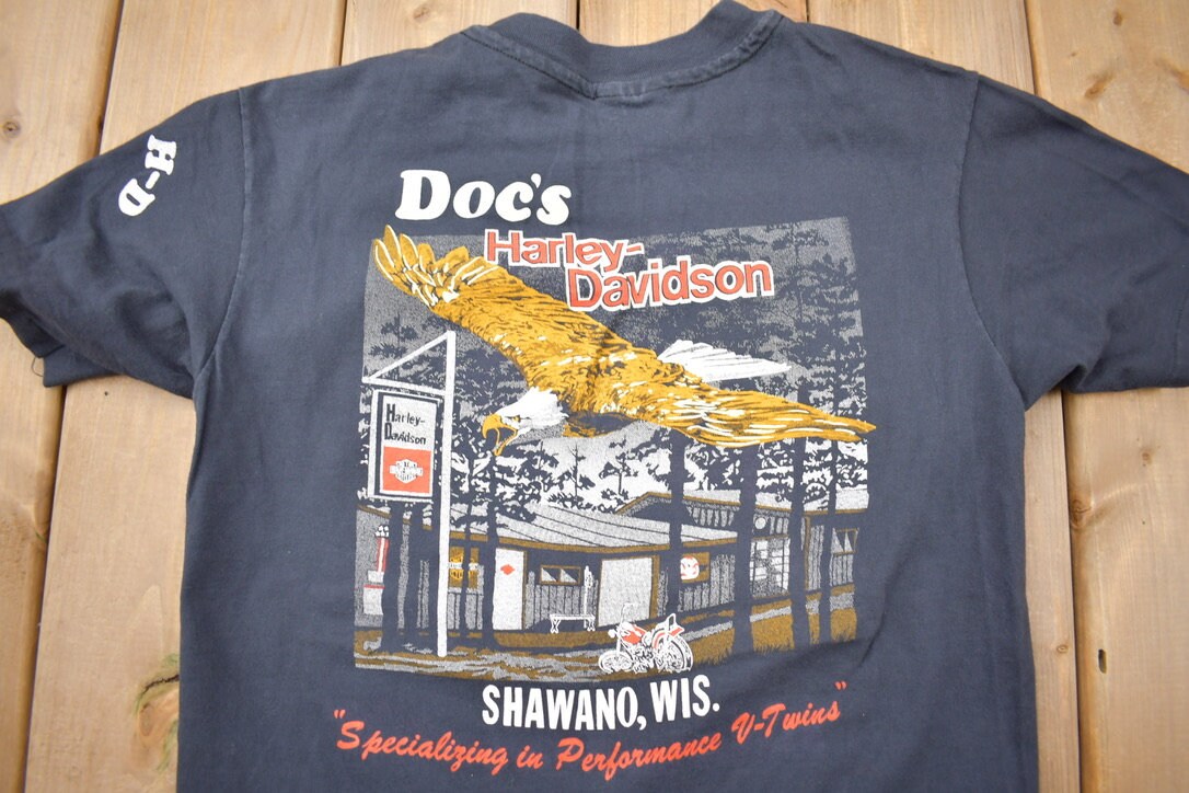 Vintage 1990s Doc's Harley Davidson Motorcycles Shawano Wisconsin T-Shirt / Single Stitch / Made In USA / Biker Tee / Souvenir T Shirt