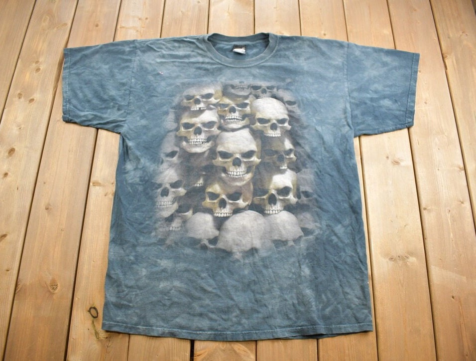 Vintage Y2K Graphic Pile Of Skulls T-Shirt