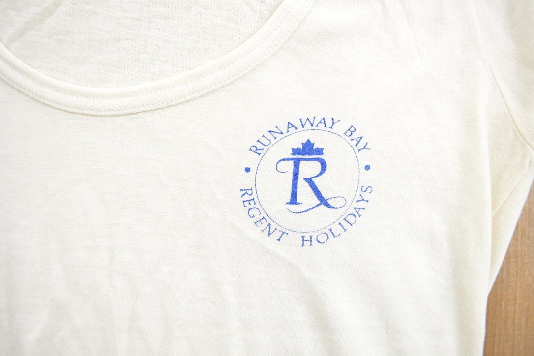 Vintage 1990s Runaway Bay Regent Holidays Souvenir T Shirt