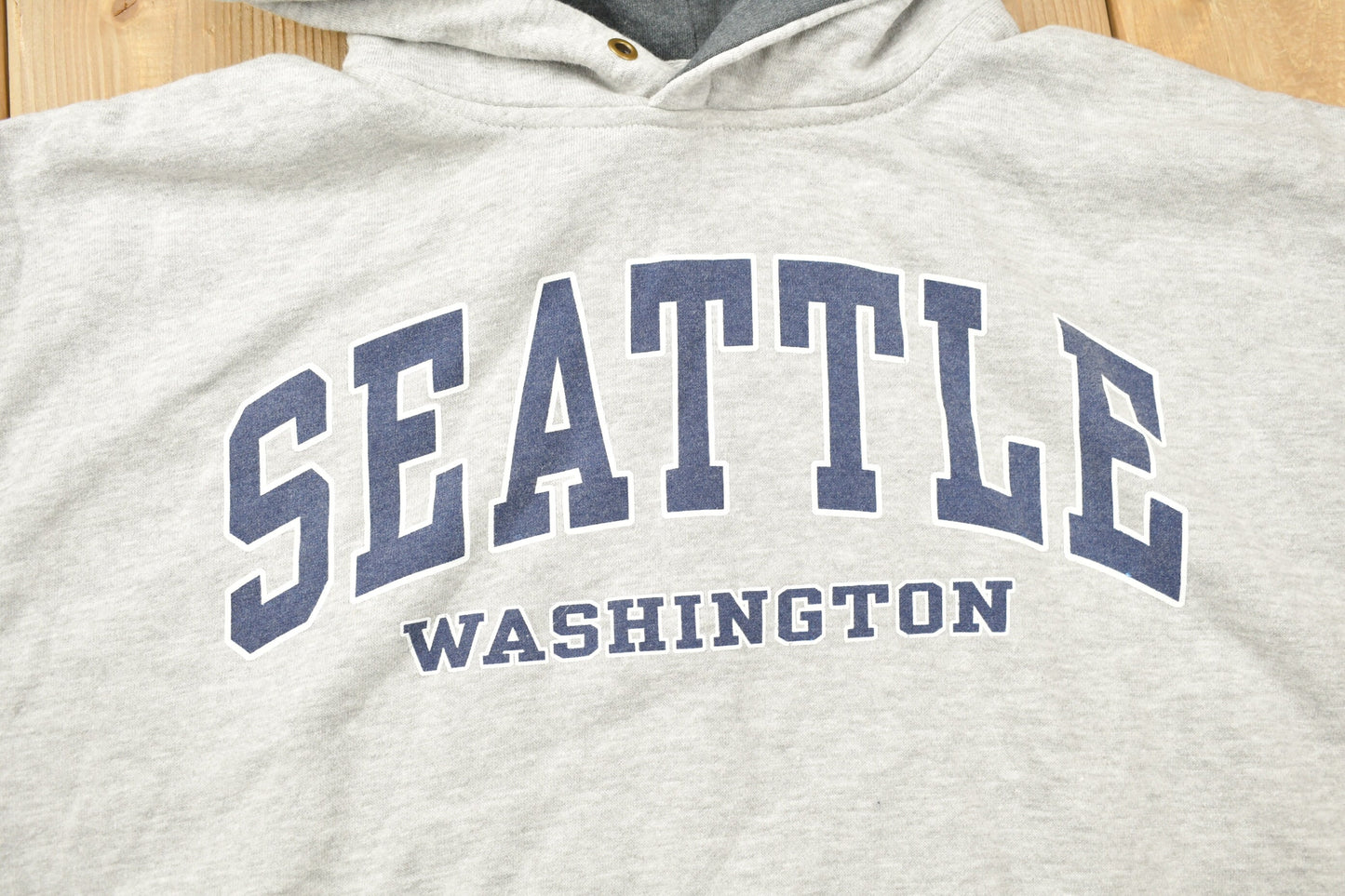 Vintage 1990s Seattle Washington Hooded Sweatshirt / 90s Hoodie / Souvenir Sweater / Streetwear / Travel And Vacation / Seattle Vintage