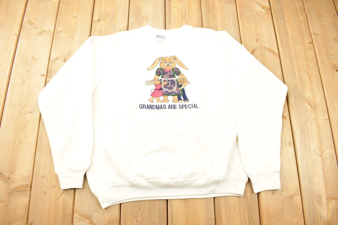 Vintage 1990s Cute Grandmas Are Special White Crewneck Sweater / 90s Crewneck / Grandma Sweater / Streetwear / Made In USA / Animal Theme