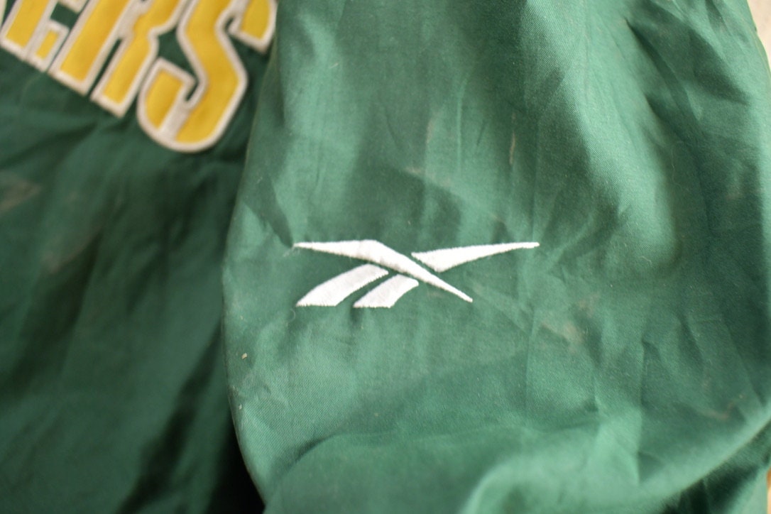 Vintage 1990s NFL Greenbay Packers Starter Pro Line Windbreaker Jacket