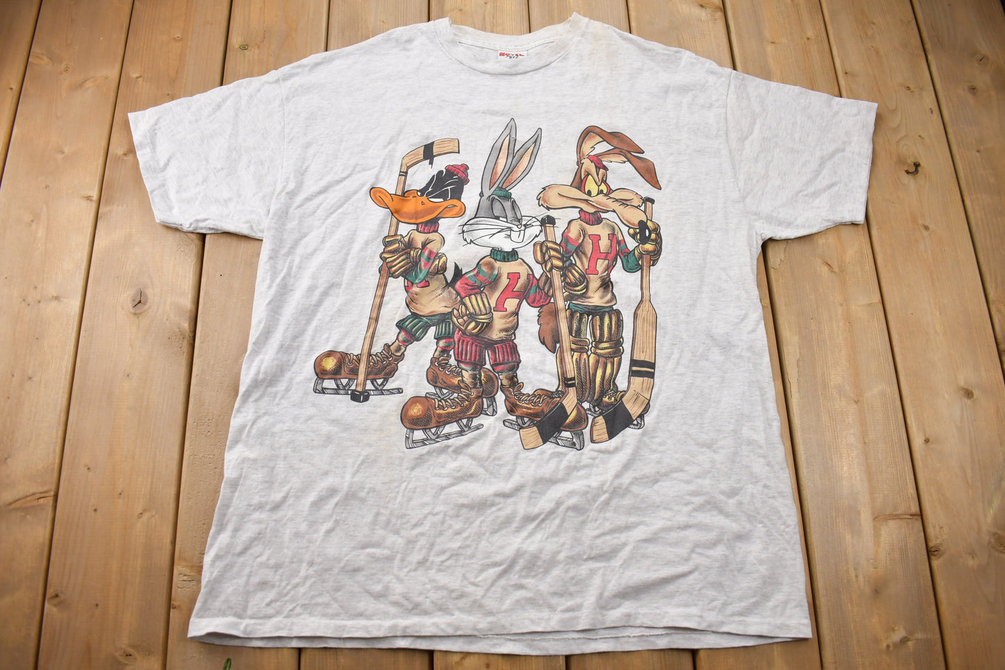 Vintage 1990s  Looney Tunes Hockey Graphic T-Shirt / Made In USA / NHL Hockey / 90s Streetwear / Sportswear / Warner Bros / Single Stitch