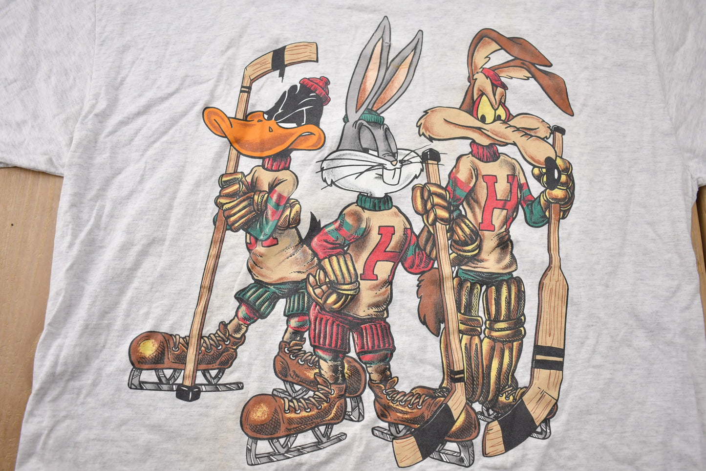 Vintage 1990s  Looney Tunes Hockey Graphic T-Shirt / Made In USA / NHL Hockey / 90s Streetwear / Sportswear / Warner Bros / Single Stitch