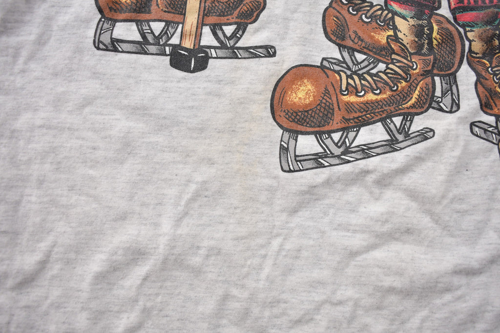 Vintage 1990s  Looney Tunes Hockey Graphic T-Shirt
