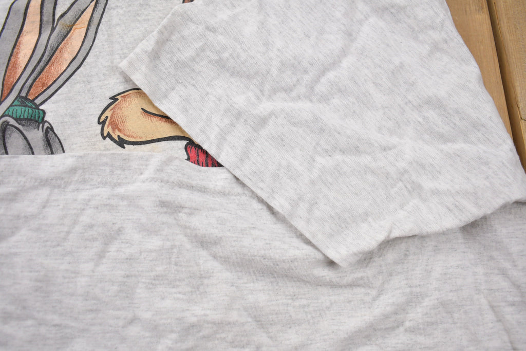 Vintage 1990s  Looney Tunes Hockey Graphic T-Shirt