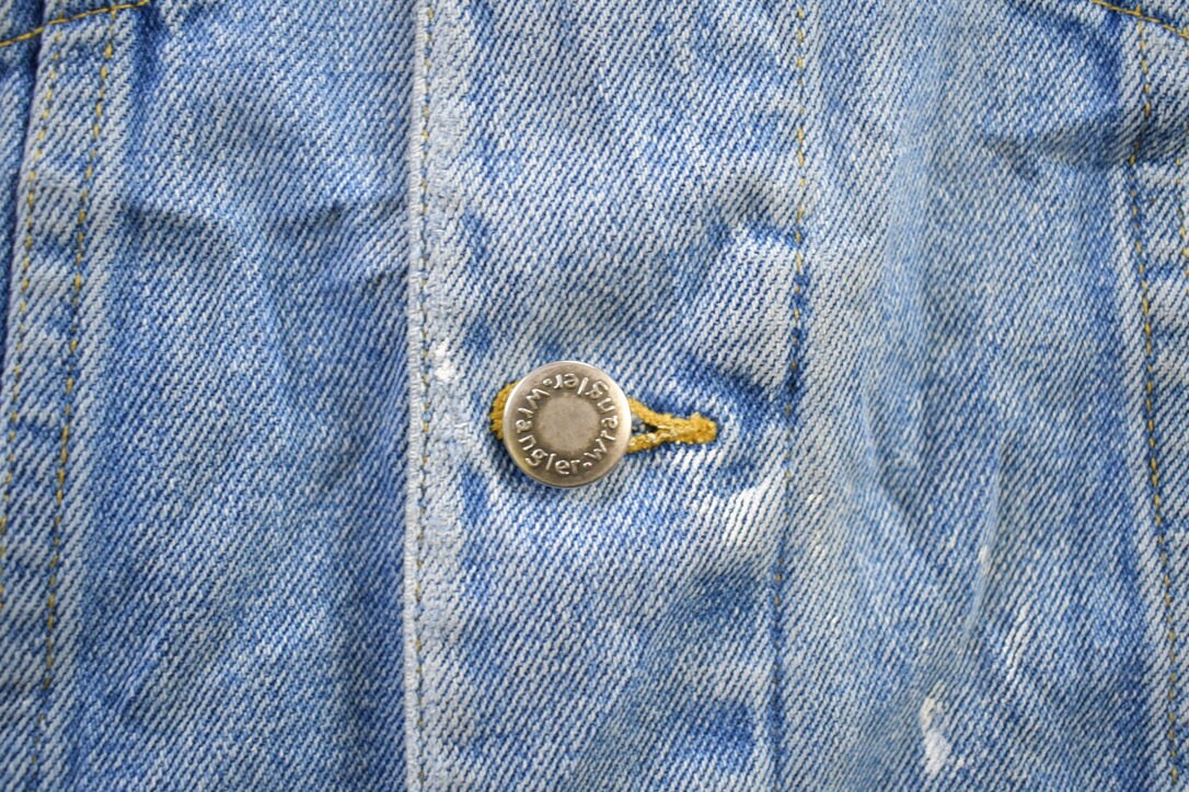 Vintage 1990s Wrangler Denim Jean Jacket / Vintage Denim / Streetwear / Vintage Fall Outerwear / Fall Jacket /