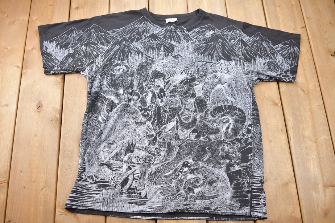 Vintage 1990s Animals All Over Print Graphic T-Shirt / Single Stitch / Girardin / Outdoorsman / Animal Tee / Made In Canada / AOP