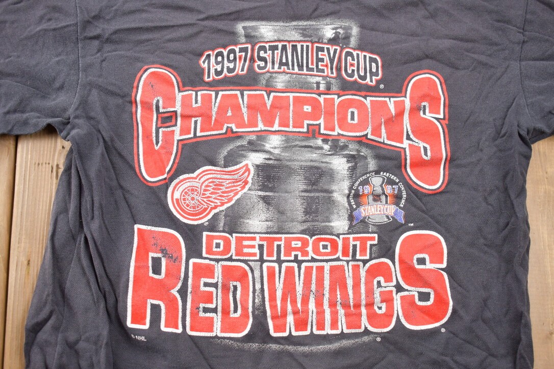 Vintage 1997 Stanley Cup Detroit Red Wings NHL Graphic Kids T-Shirt / Small Stains / NHL Hockey / 90s Streetwear / Sportswear