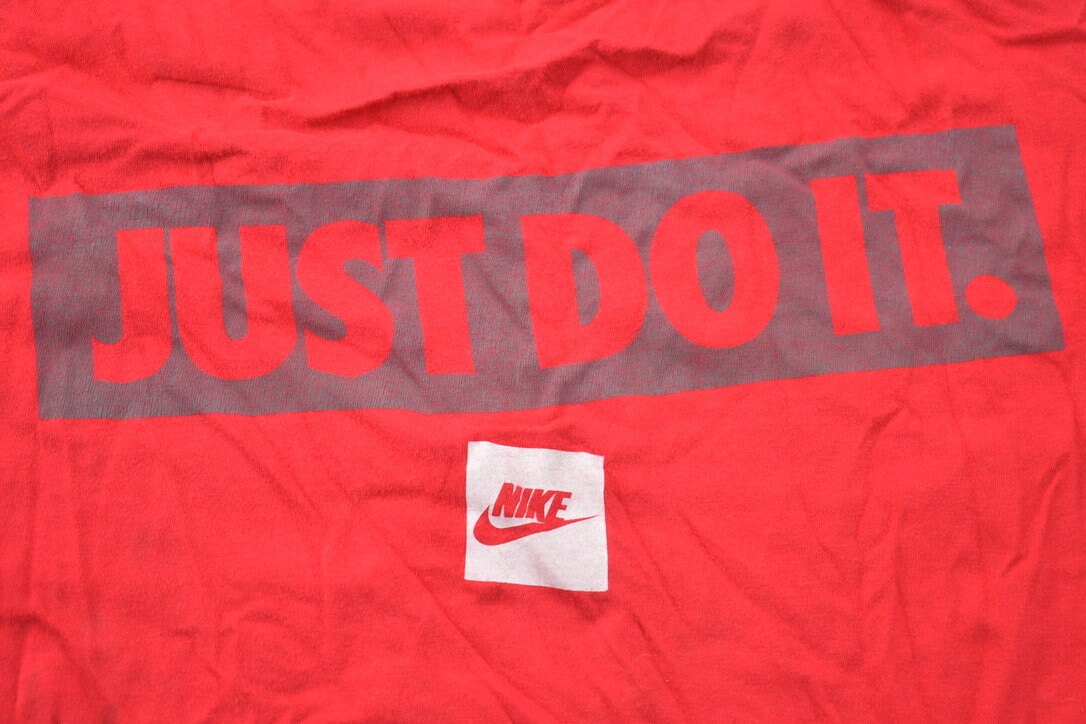 Vintage 1990s Nike Just Do It Grey Tag Graphic T-Shirt / 90s / Streetwear / Made In USA / Single Stitch / 90s Nike / Vintage Nike Tee