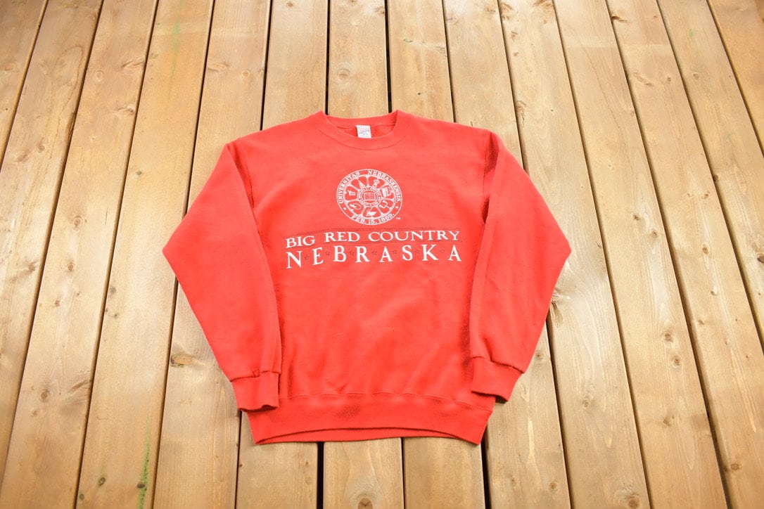 Vintage 1990s Nebraska Crewneck Sweatshirt / 90s Crewneck / Souvenir Sweater / Streetwear / Travel And Vacation/ Red Crewneck / Nebraska