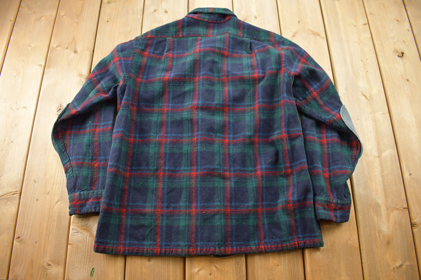 Vintage 1970s Pendleton Plaid Button Up Board Shirt / 100% Virgin Wool / Loop Button / Outdoor / Made In USA / Flannel