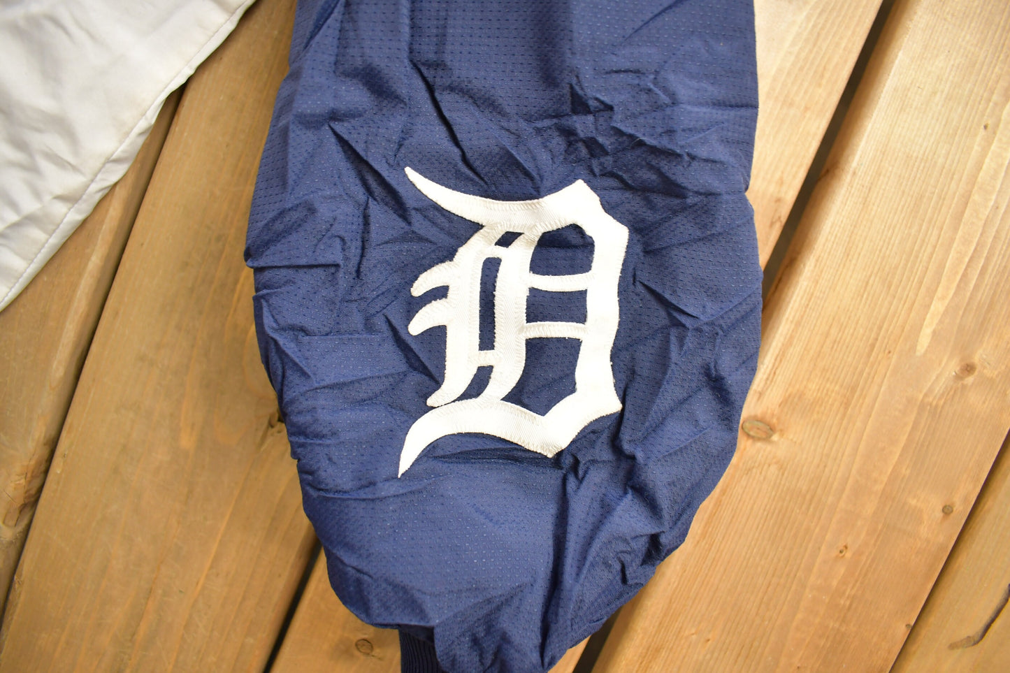 Vintage 1990s Detroit Tigers MLB Windbreaker Warm Up Jacket / Embroidered / Streetwear / Souvenir Jacket / Majestic