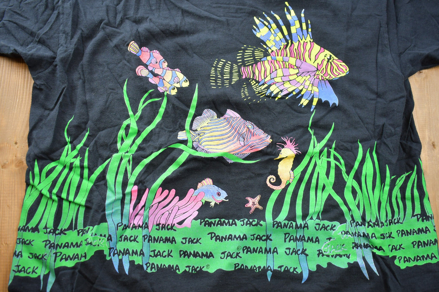 Vintage 1990s Fishes Ocean Theme Wrap Around Graphic T-Shirt / Made In USA / Single Stitch / Nature T Shirt / Outdoorsman / Seaweed / / Fish