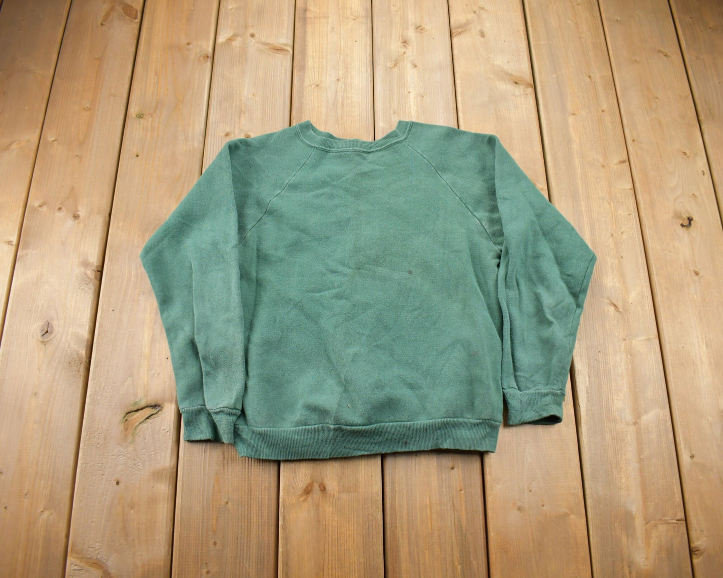 Vintage 1980s Blank Green Crewneck Sweatshirt / 90s Crewneck / Distressed/ Essential / Streetwear / 80s Blank / Size M