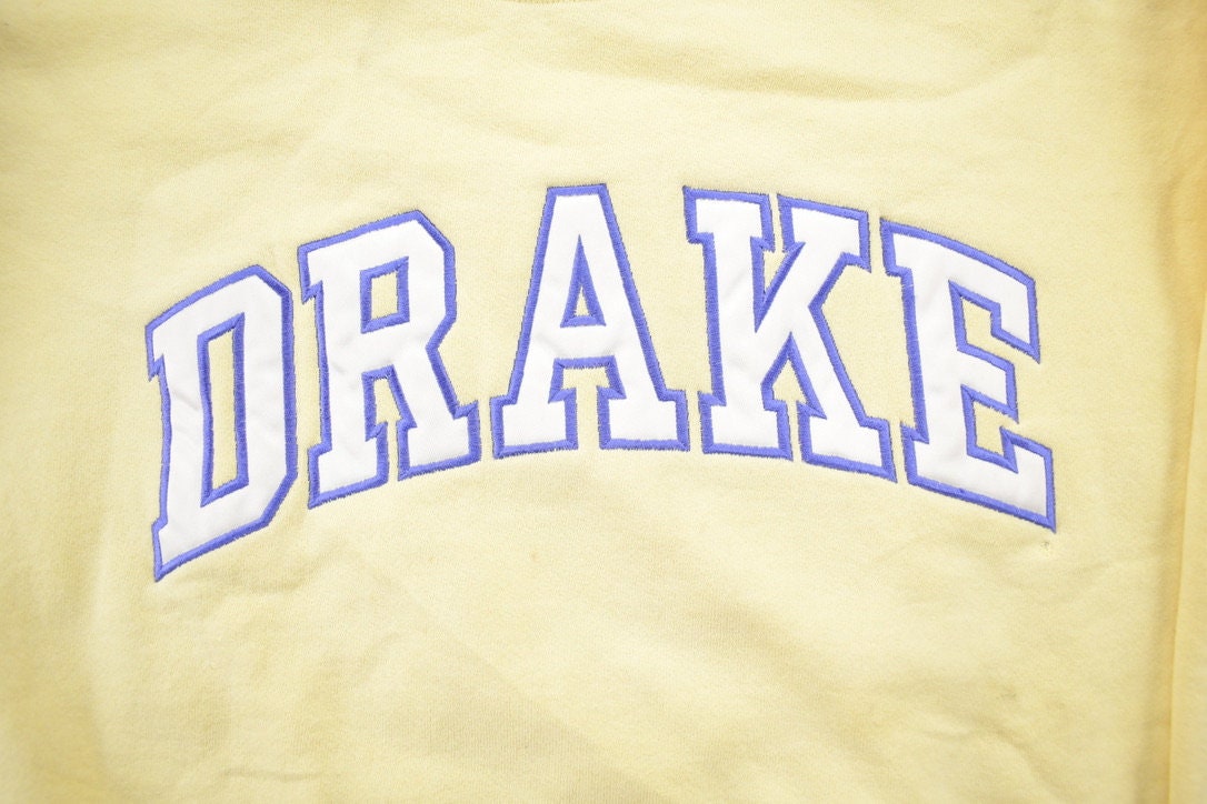 Vintage 1990s Drake University Collegiate Crewneck / Embroidered / Sweatshirt / Sportswear / Americana / Iowa