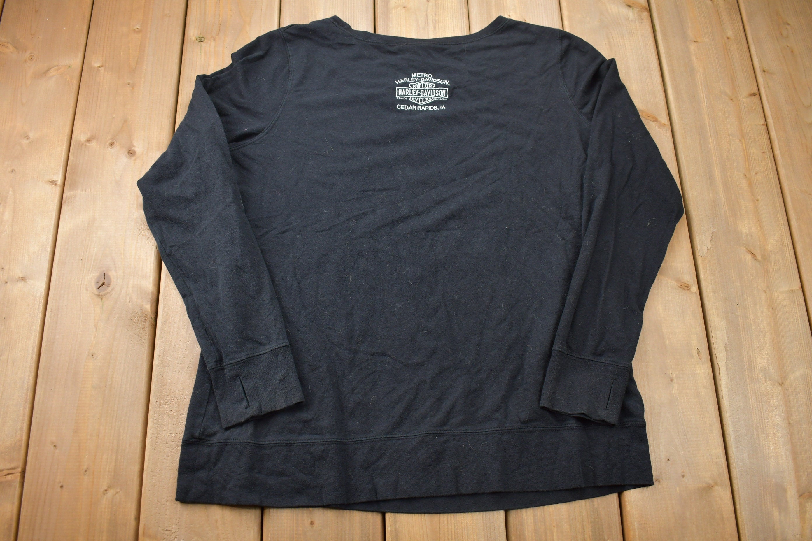 Vintage Y2K Harley Davidson Cedar Rapids Embroidered Womens Long Sleeve Flame Graphic T-Shirt