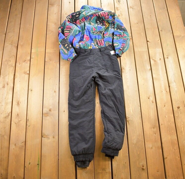 Vintage 1990s Snow Dancer By Alaska Jumpsuit Size 32x32 / Vintage Coveralls / Vintage Skiwear / Distressed  / One Piece/ Made in Austria