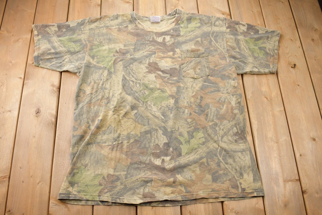 Vintage 1990s Wrangler Rugged Wear Real Tree Camo T-Shirt / Vintage T-Shirt / Streetwear / Vintage Real Tree / Made in USA