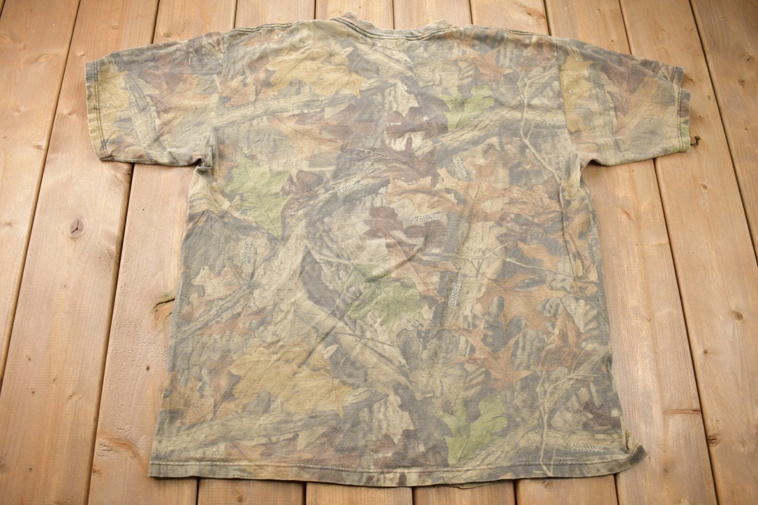 Vintage 1990s Wrangler Rugged Wear Real Tree Camo T-Shirt / Vintage T-Shirt / Streetwear / Vintage Real Tree / Made in USA