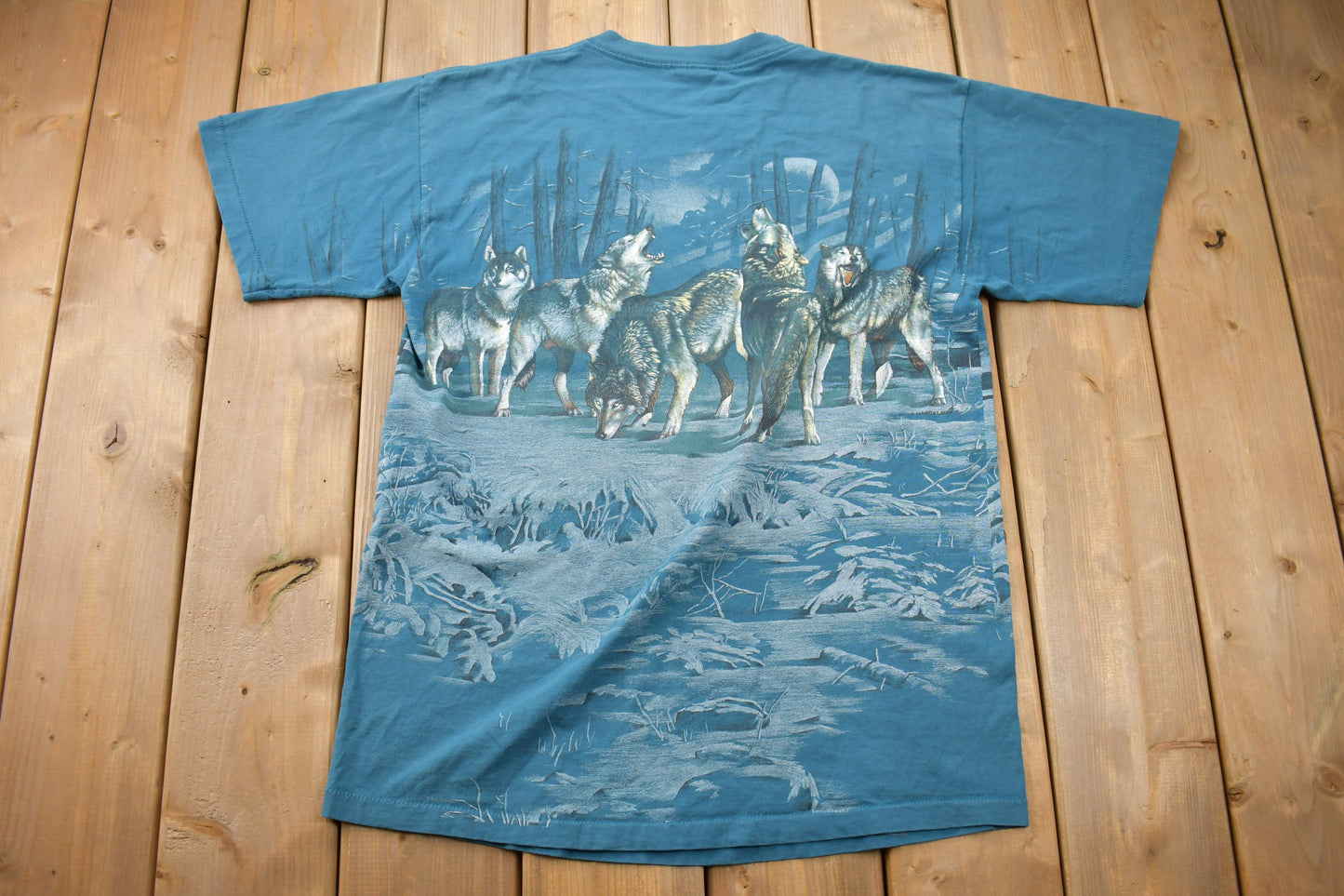 Vintage 1990s Signal Sport Thompson Manitoba Canada Wolf Themed Made in USA T-Shirt / 90s T-Shirt / Streetwear / Wolves / Single Stitch