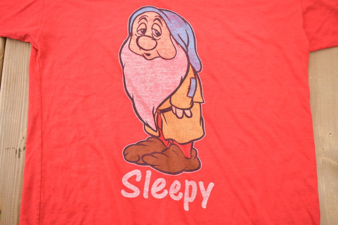 Vintage 1980s Disney Wear Sleepy Dwarf Graphic T-Shirt / Cartoon TV & Movie Promo Graphic / 80s / Streetwear / Made in USA / Single Stitch