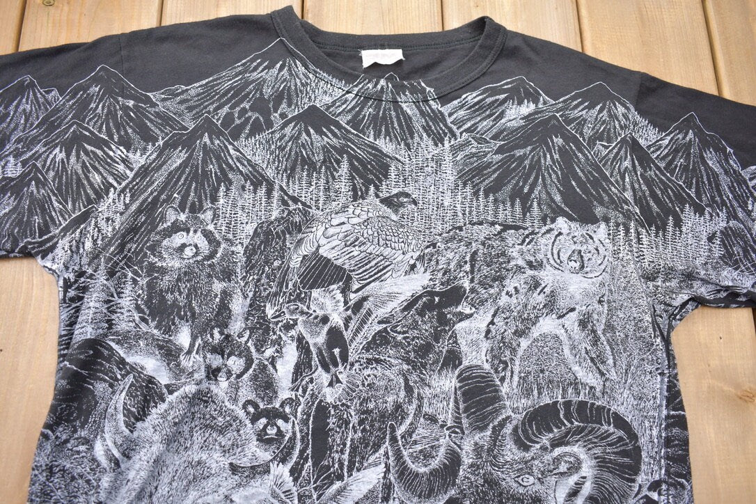 Vintage 1990s Animals All Over Print Graphic T-Shirt / Single Stitch / Girardin / Outdoorsman / Animal Tee / Made In Canada / AOP