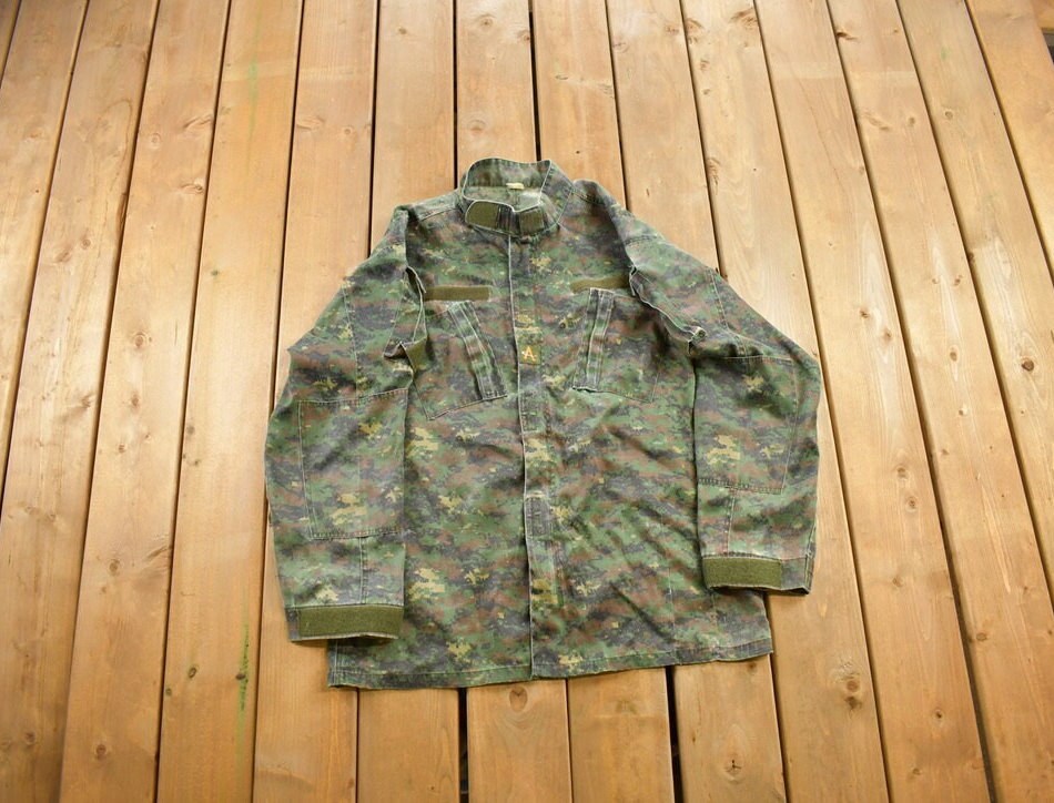 Vintage 1980s Digital Camo Light Jacket/ Zip Up Jacket / US Army Green / Vintage Army / Streetwear Fashion / Patchwork