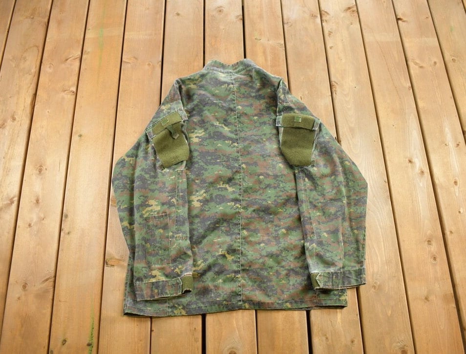 Vintage 1980s Digital Camo Light Jacket/ Zip Up Jacket / US Army Green / Vintage Army / Streetwear Fashion / Patchwork