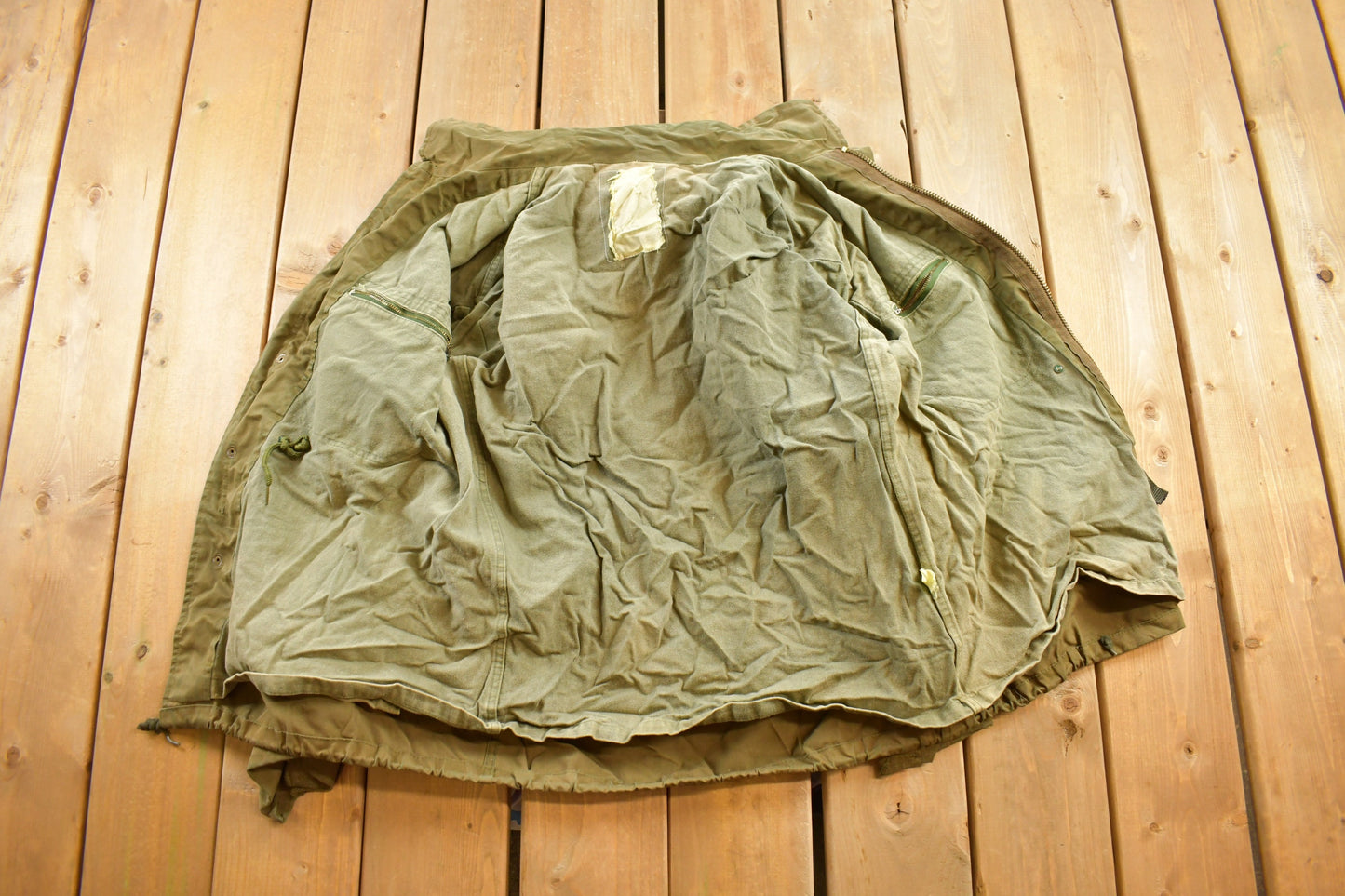 Vintage 1970s Military Jacket/ Button Up Jacket / US Army Green / Vintage Army / Streetwear Fashion / Army Jacket / Distressed / Thrashed