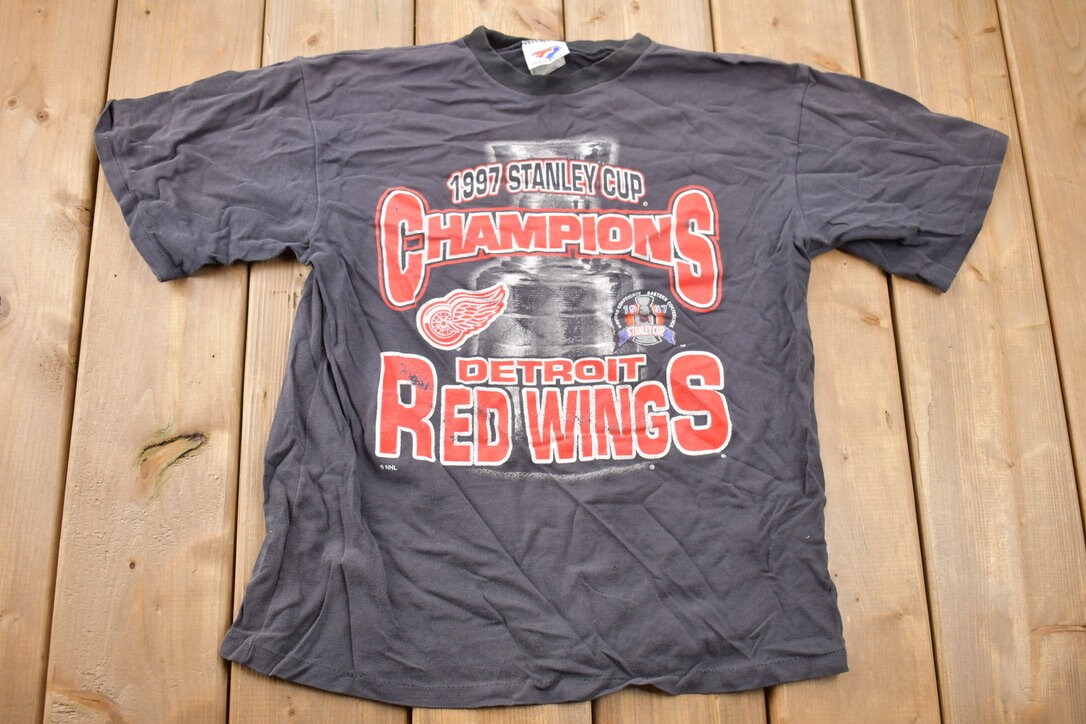 Vintage 1997 Stanley Cup Detroit Red Wings NHL Graphic Kids T-Shirt / Small Stains / NHL Hockey / 90s Streetwear / Sportswear