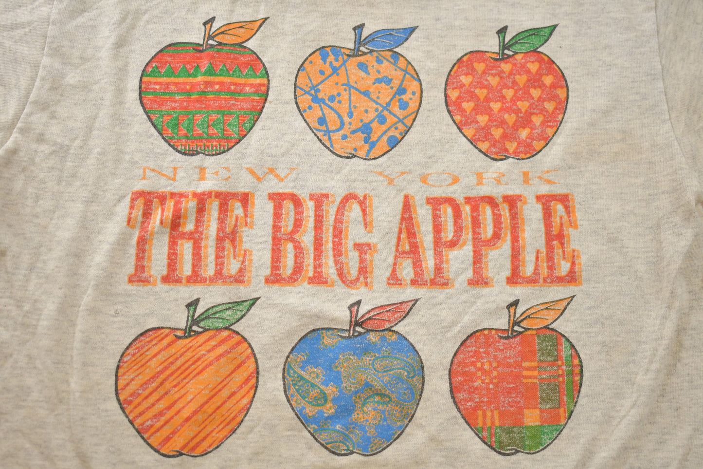 Vintage 1990s New York The Big Apple with 6 Apples T Shirt / Travel Tee / Single Stitch /