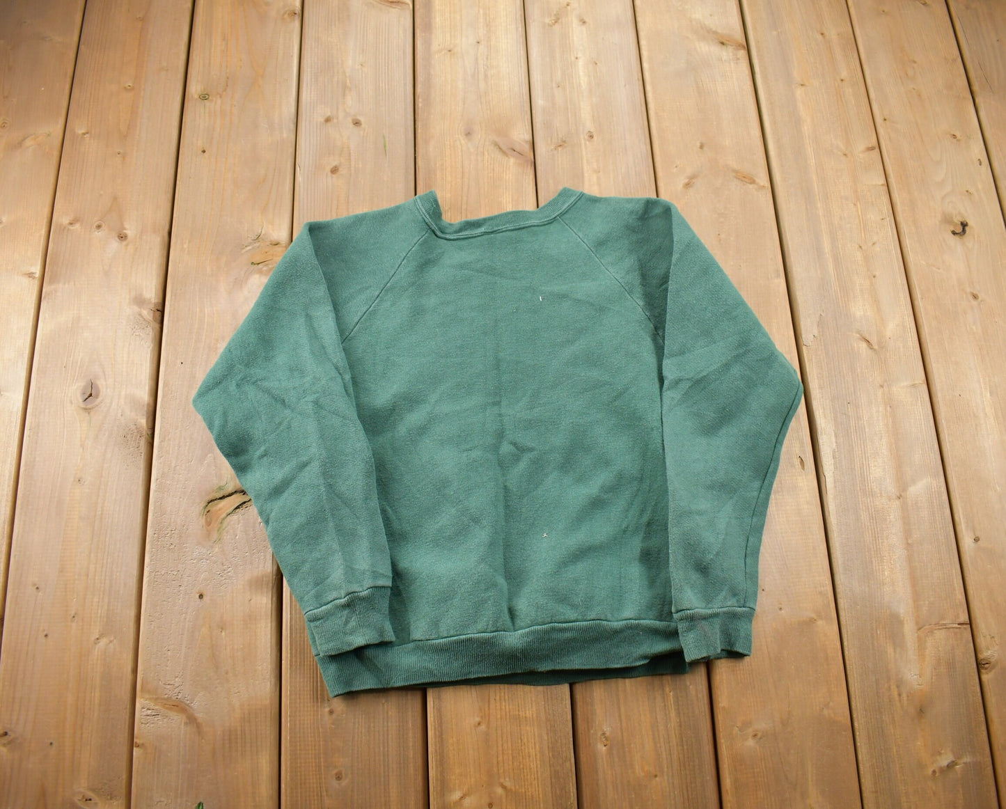 Vintage 1980s Blank Green Crewneck Sweatshirt / 90s Crewneck / Distressed/ Essential / Streetwear / 80s Blank / Size M