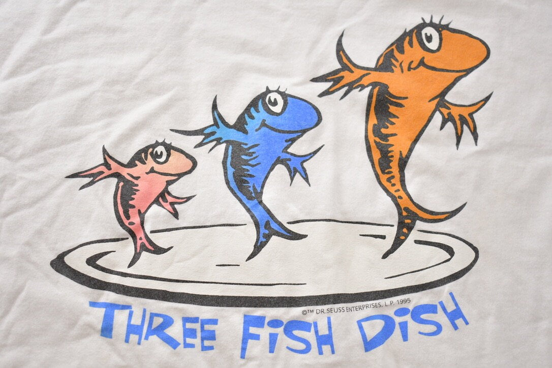 Vintage 1995 Dr Seuss Three Fish Dish Graphic T-shirt / Vintage Movie Tee / Long Shirt / Rare Vintage /