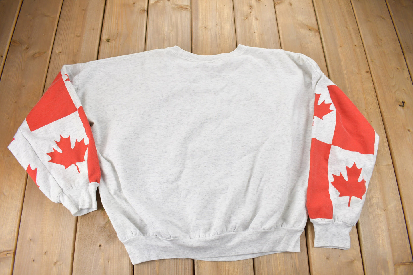 Vintage 1990s Canada Graphic Crewneck Sweatshirt / Canadian Crewneck / Made In Canada / Streetwear / Souvenir