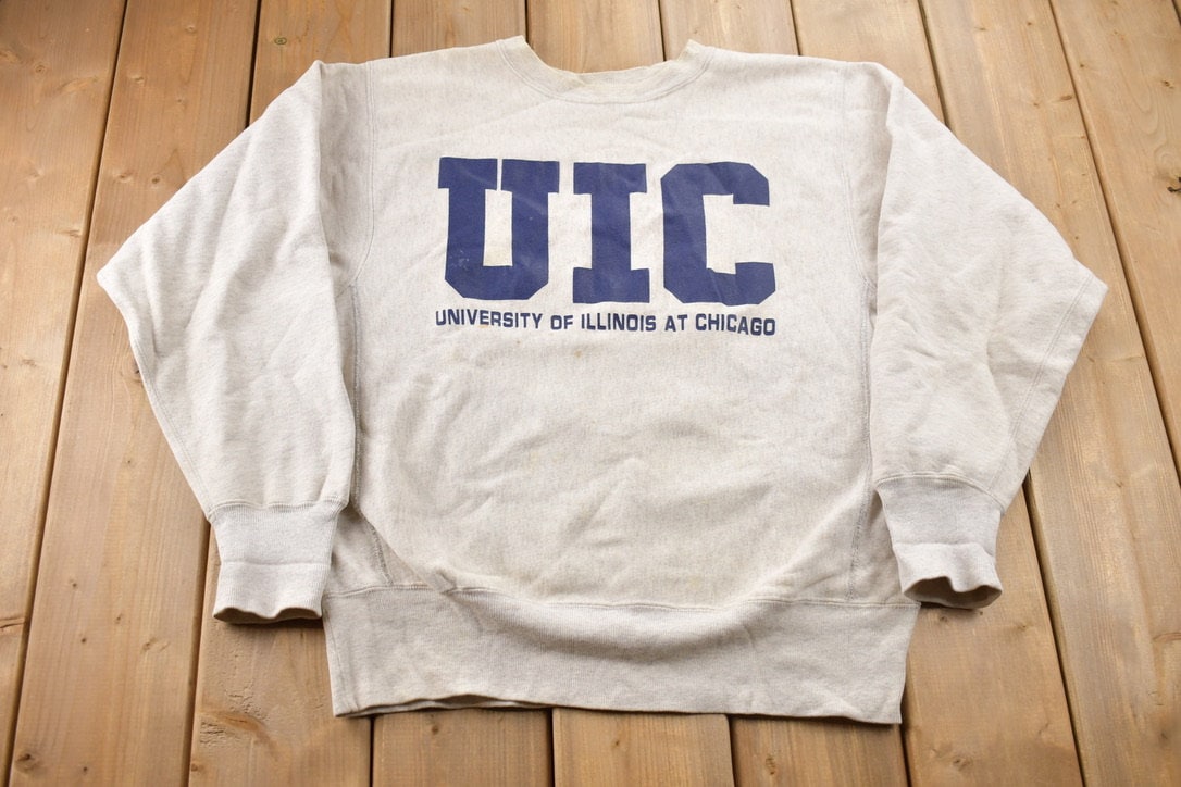 Vintage 1990s UIC University Of Illinois Champion Reverse Weave Crewneck / Collegiate Sweatshirt / Sportswear / Made In USA / Distressed