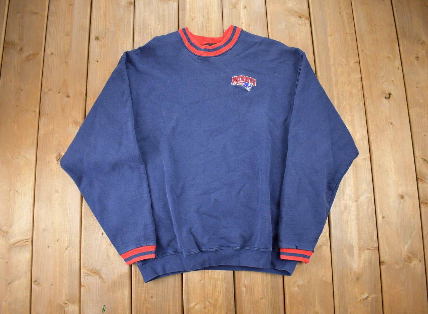 Vintage 1990s NFL New England Patriots Crewneck Sweatshirt / Football / Sportswear / Americana / Pro Player