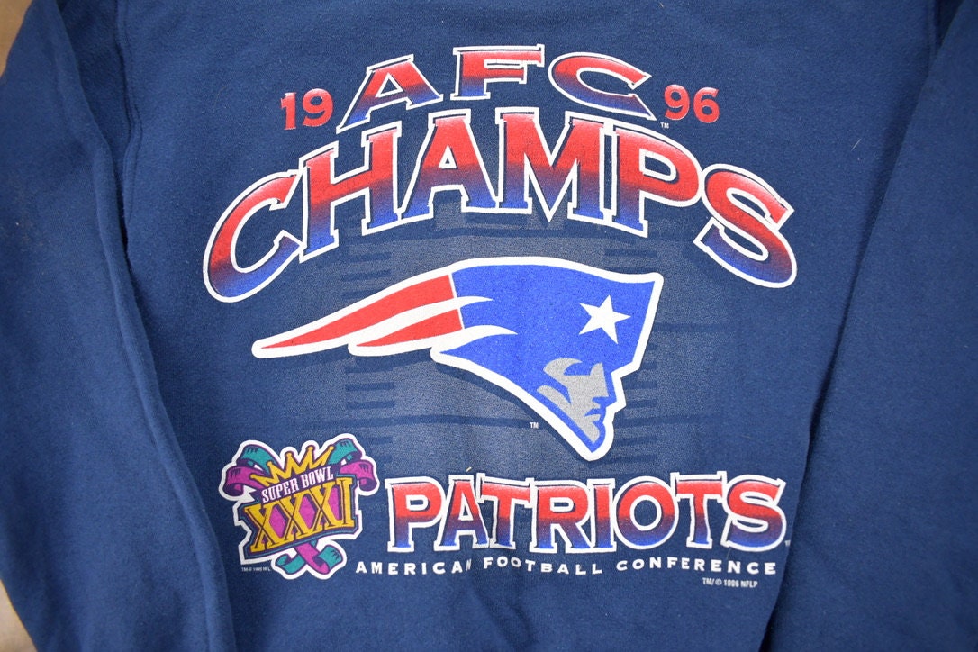 Vintage 1990s NFL New England Patriots AFC Champs Crewneck  / Made In USA / Football / Sportswear / Americana / Fruit Of The Loom