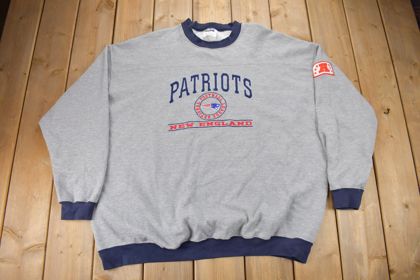 Vintage 1990s New England Patriots Sweatshirt / Football / Sportswear / Americana / Vintage NFL / Embroidered