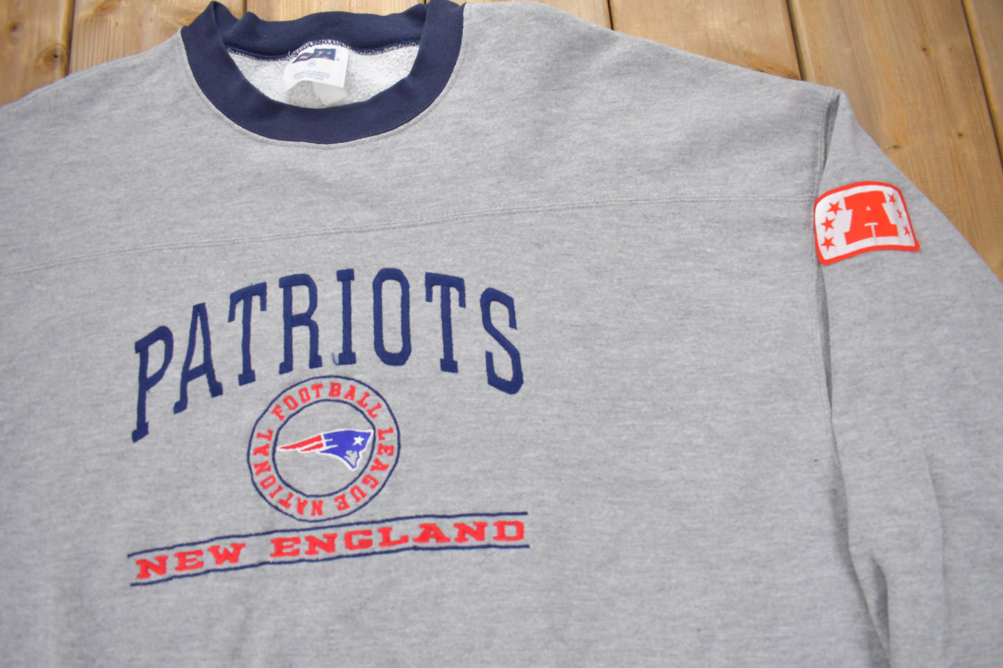 Vintage 1990s New England Patriots Sweatshirt / Football / Sportswear / Americana / Vintage NFL / Embroidered