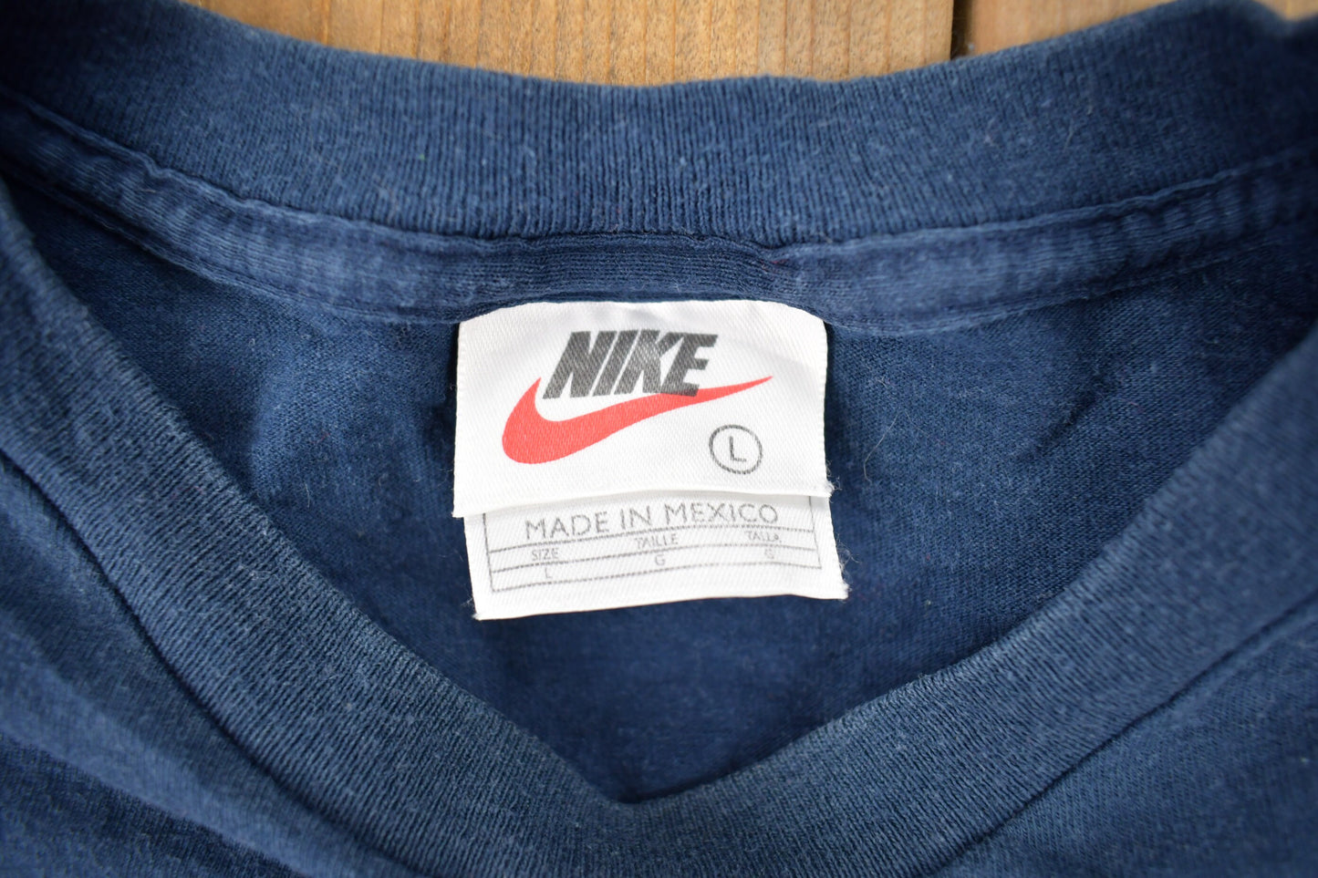 Vintage 1990s Nike Womens Mini Swoosh T-Shirt / 90s / Vintage Streetwear / Athletic T Shirt / Single Stitch / 90s Nike