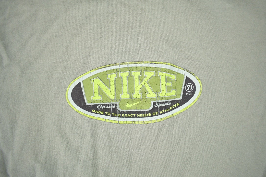 Vintage 1990s Nike Graphic T-Shirt / 90s Nike  / Vintage Streetwear / Graphic T Shirt / Single Stitch / Athletic Wear