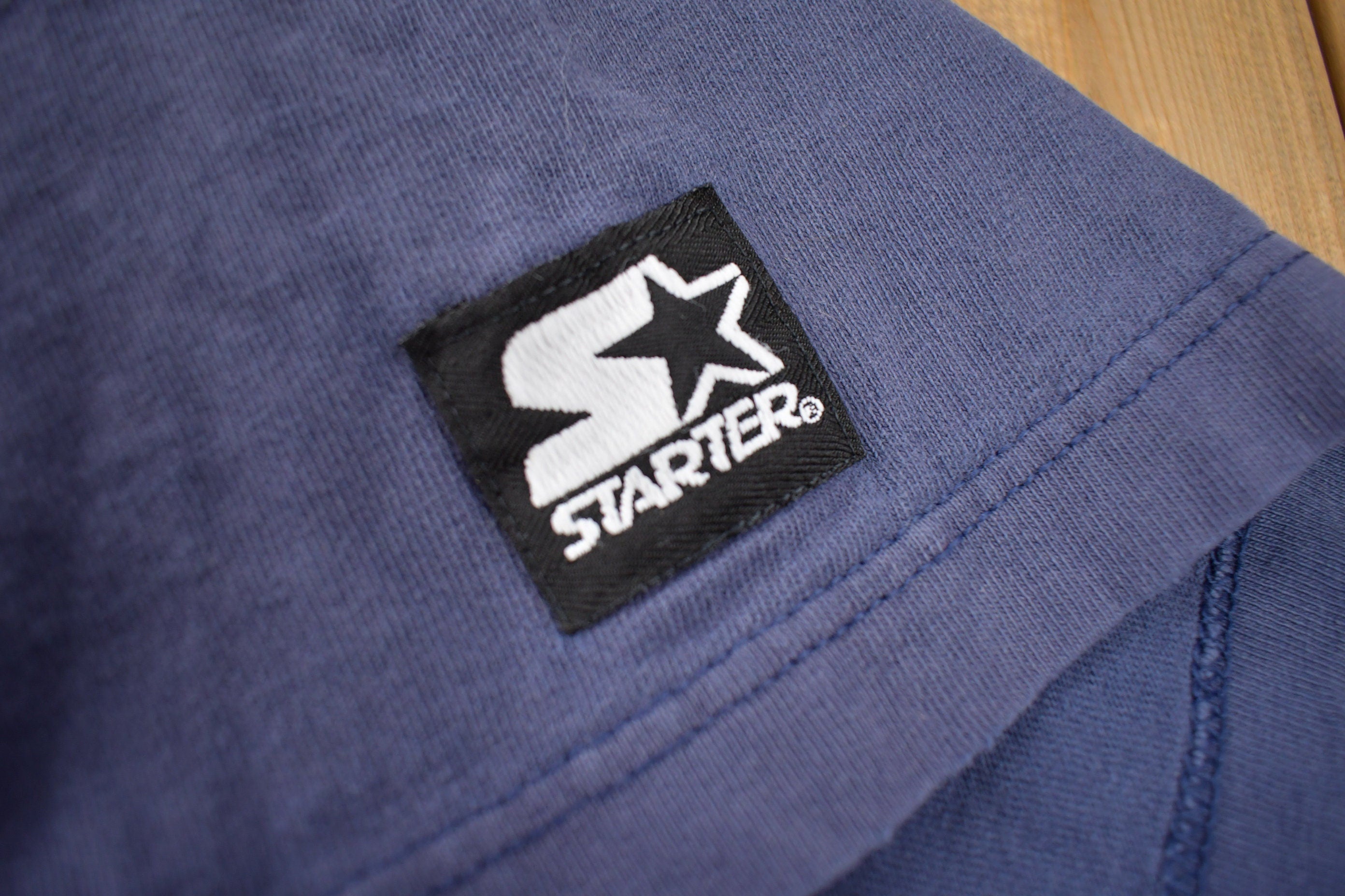 Vintage 1990s New York Islanders NHL Embroidered Starter T-Shirt