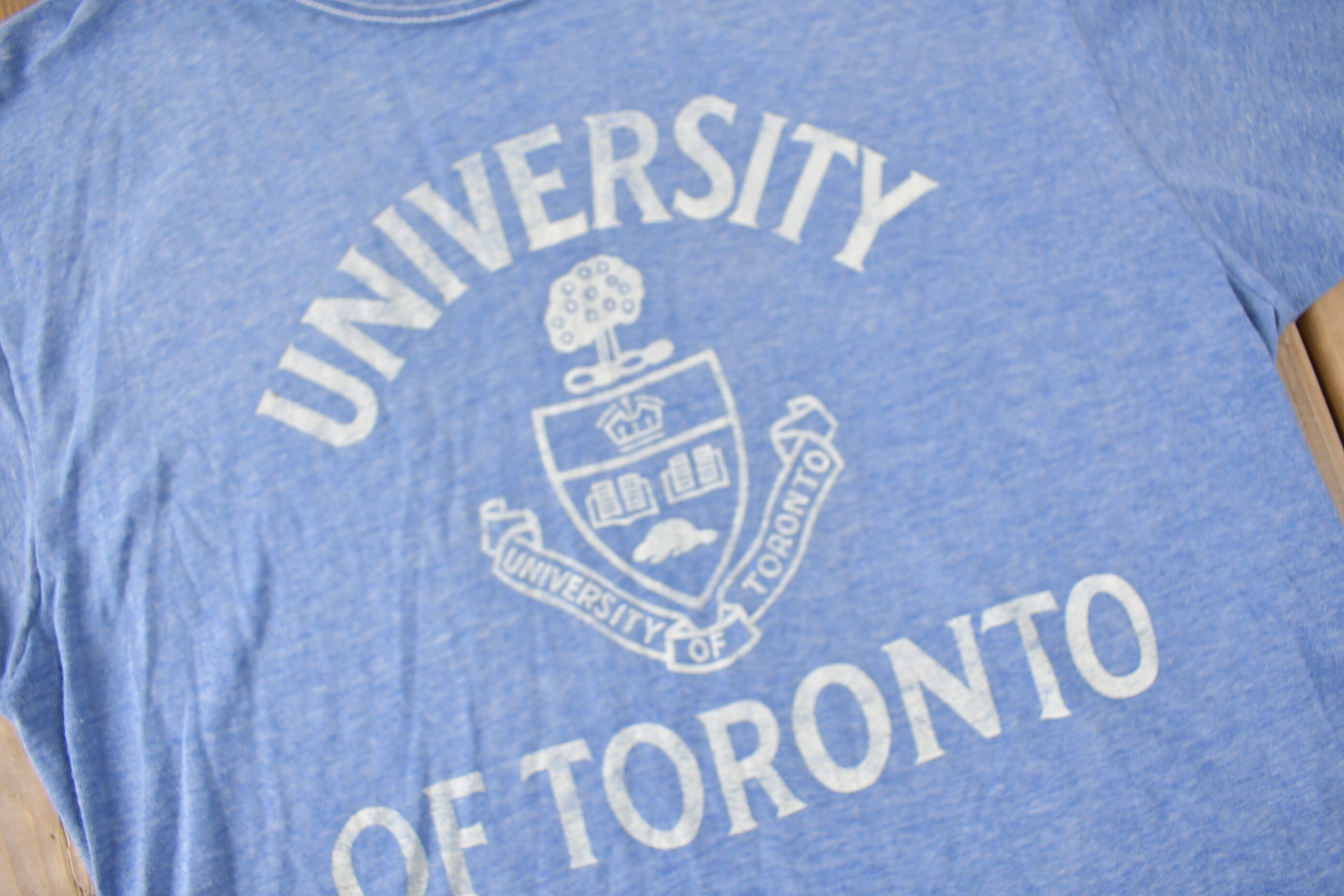 Vintage 1970s University Of Toronto Collegiate Graphic T-Shirt Size XS