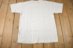 Vintage 2001 Los Angeles Lakers NBA Basketball Championship Newspaper Graphic T-Shirt Size M