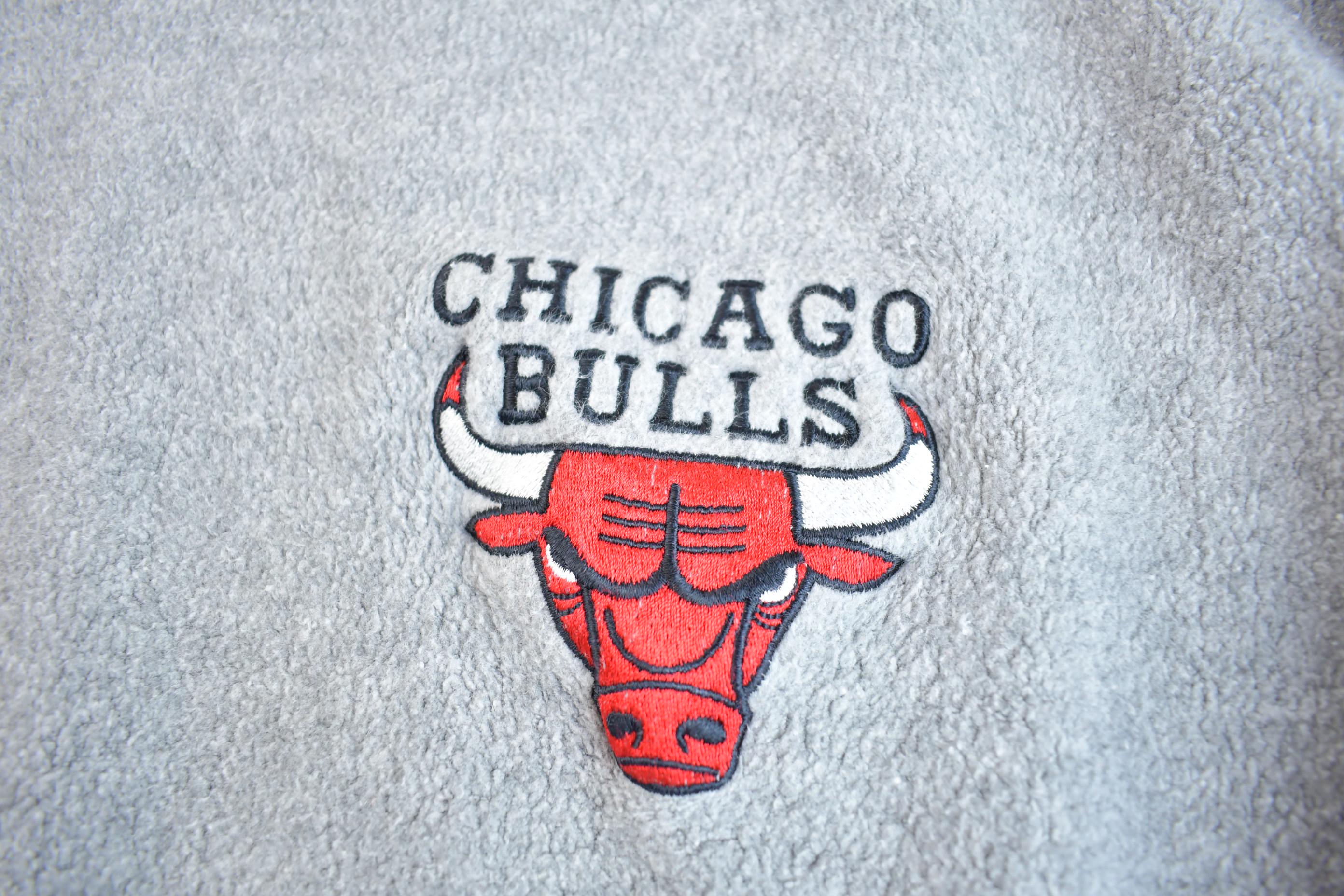 Vintage 1990s NBA Starter Chicago Bulls Embroidered Fleece Sweater